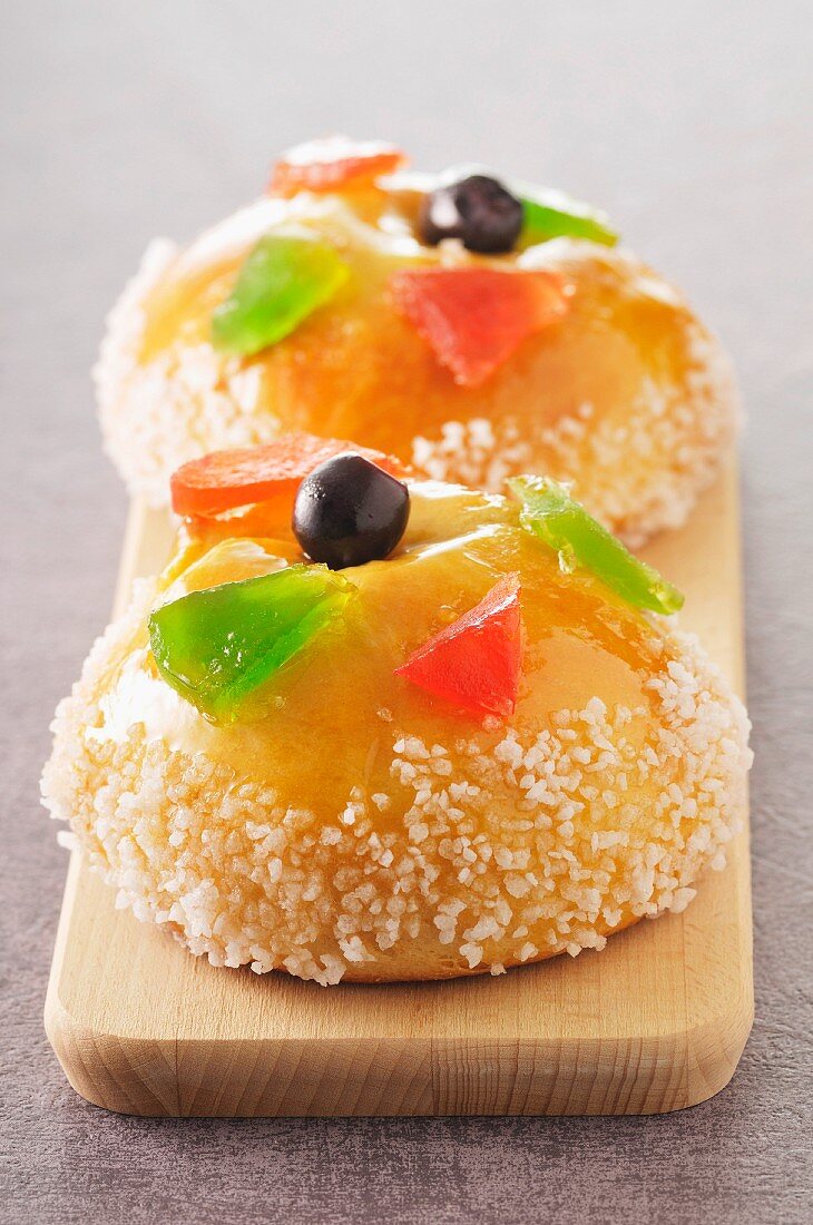 Royaumes,Epiphany brioches with candied fruit and sugar