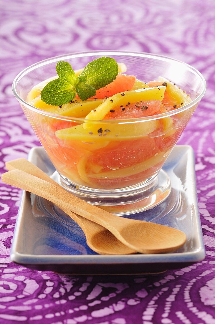 Mango-Grapefruit-Salat mit vier Geschmacksrichtungen