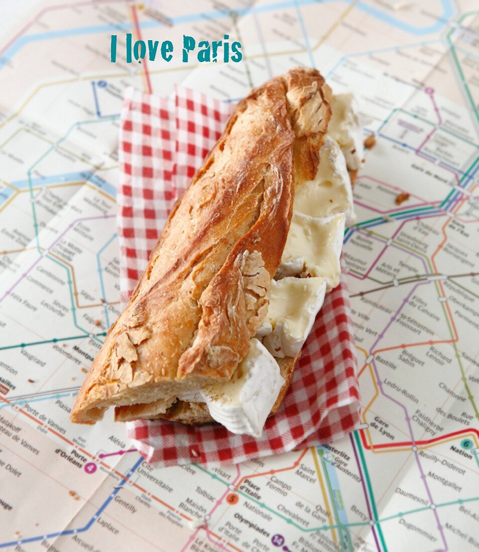 Camembert-Baguette auf U-Bahn-Plan von Paris