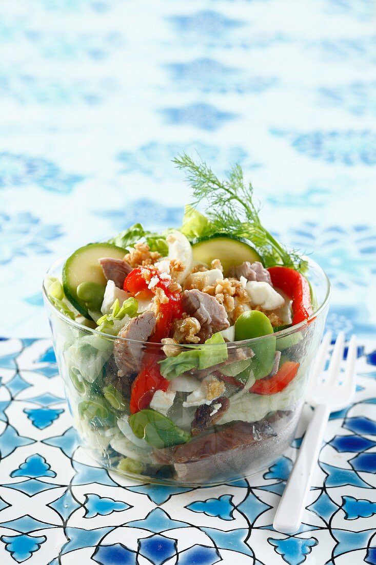 Salat mit Fenchel, Lammfleisch und Erdnussdressing