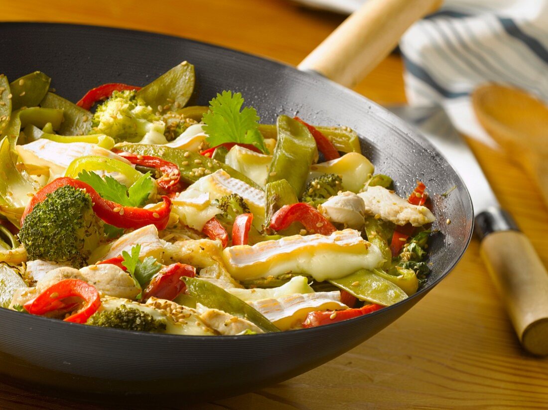 Chicken,vegetable and Pont-l'Évêque cooked in a wok