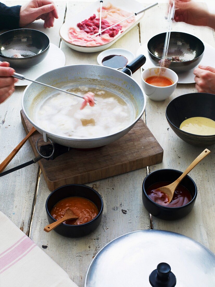 German Meat Fondue With Broth Recipe (Fleischfondue)