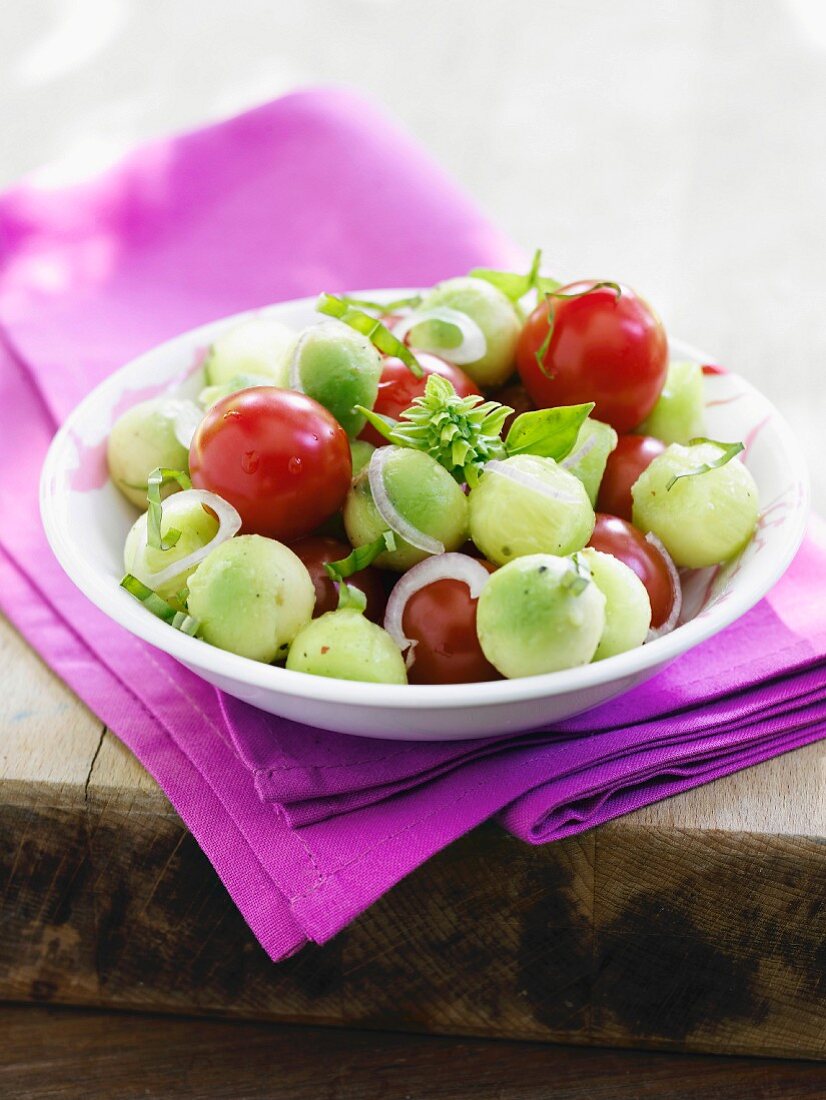 Salat mit Gemüsebällchen