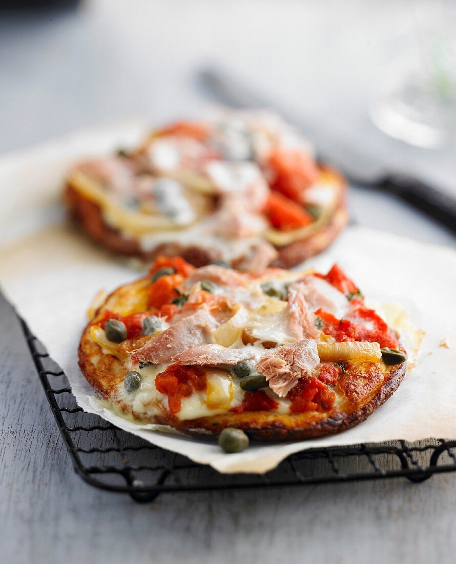 Small tuna pizzas