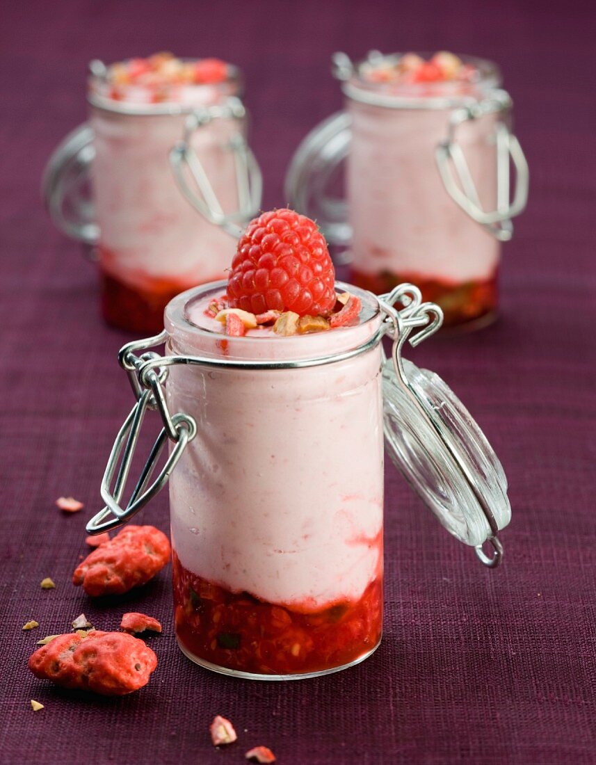 Raspberry mousse with pink pralines