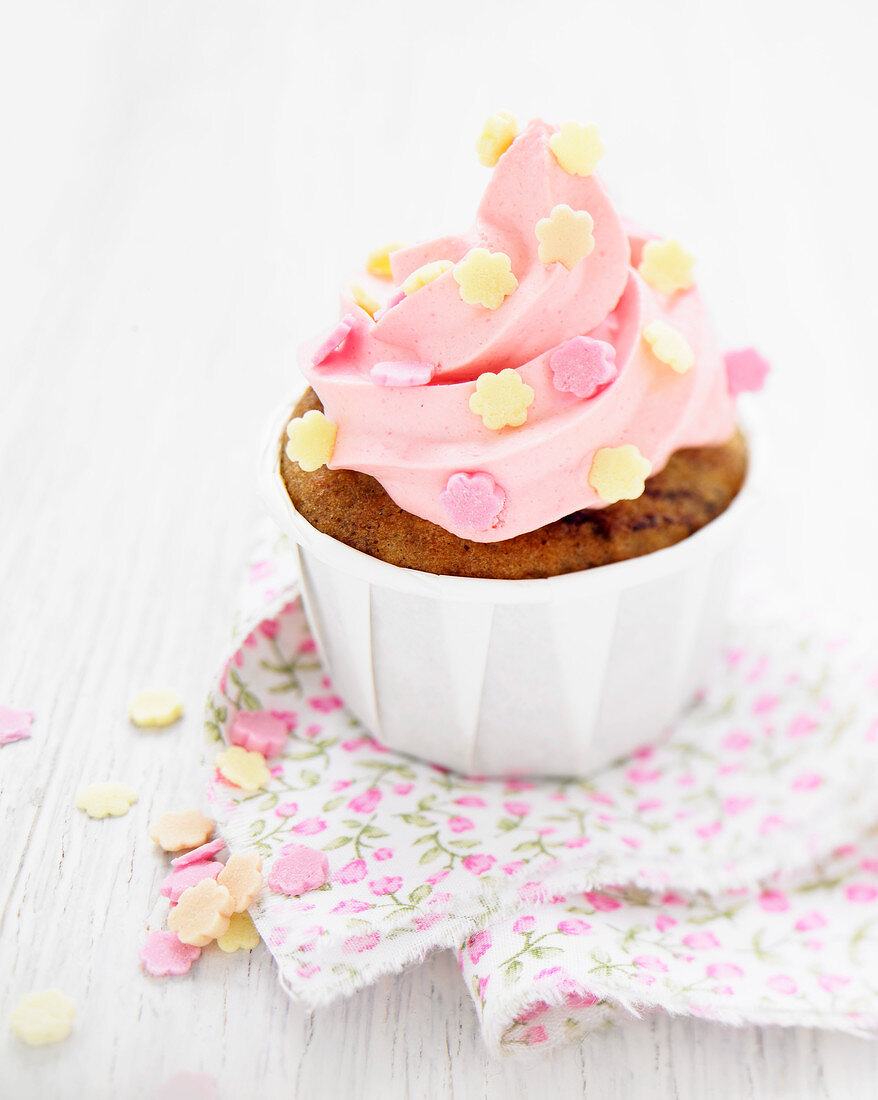 Cupcake with rose topping