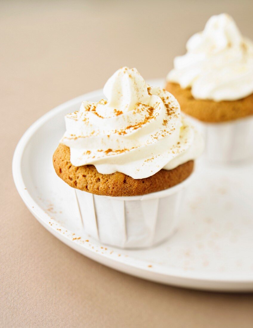 Cupcakes mit Zitronenmousse und Zimt