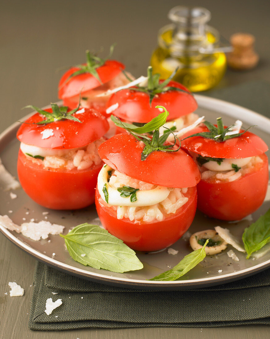 Raw tomatoes stuffed with squid risotto