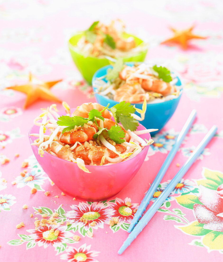 Beansprout and shrimp salad