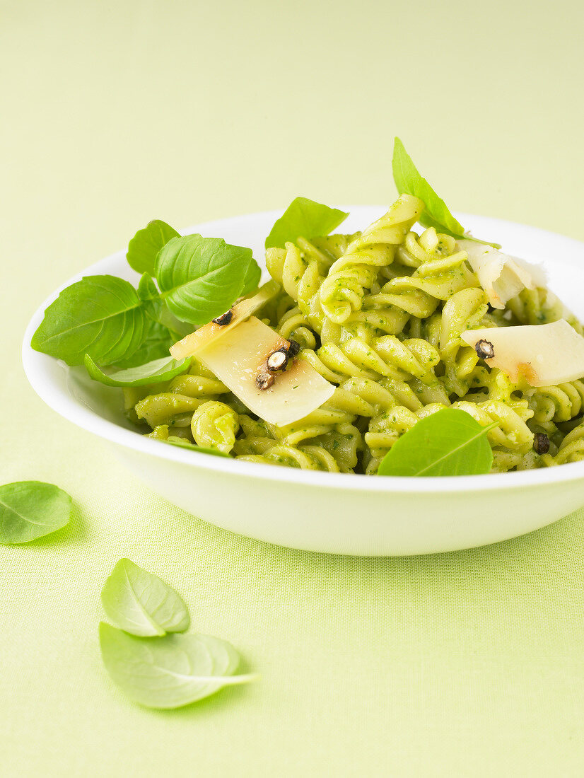 Fusillis with pesto and cheese