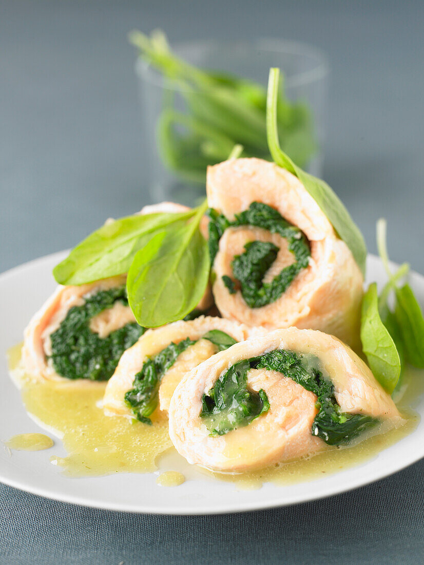 Rolled salmon fillets with spinach