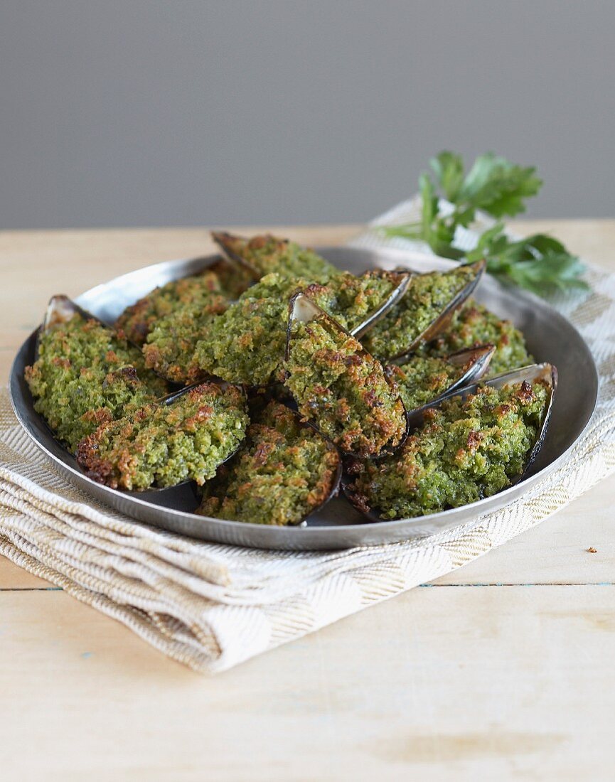 Grilled mussels with herbs