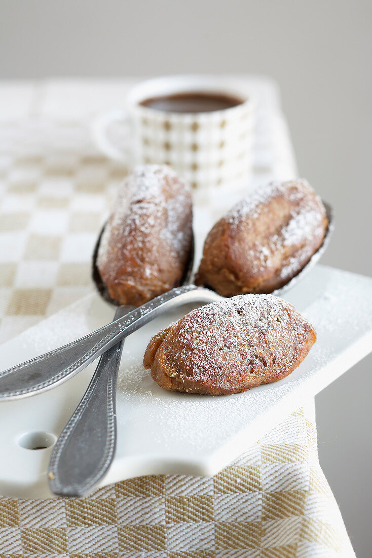 Quenelle-shaped donuts