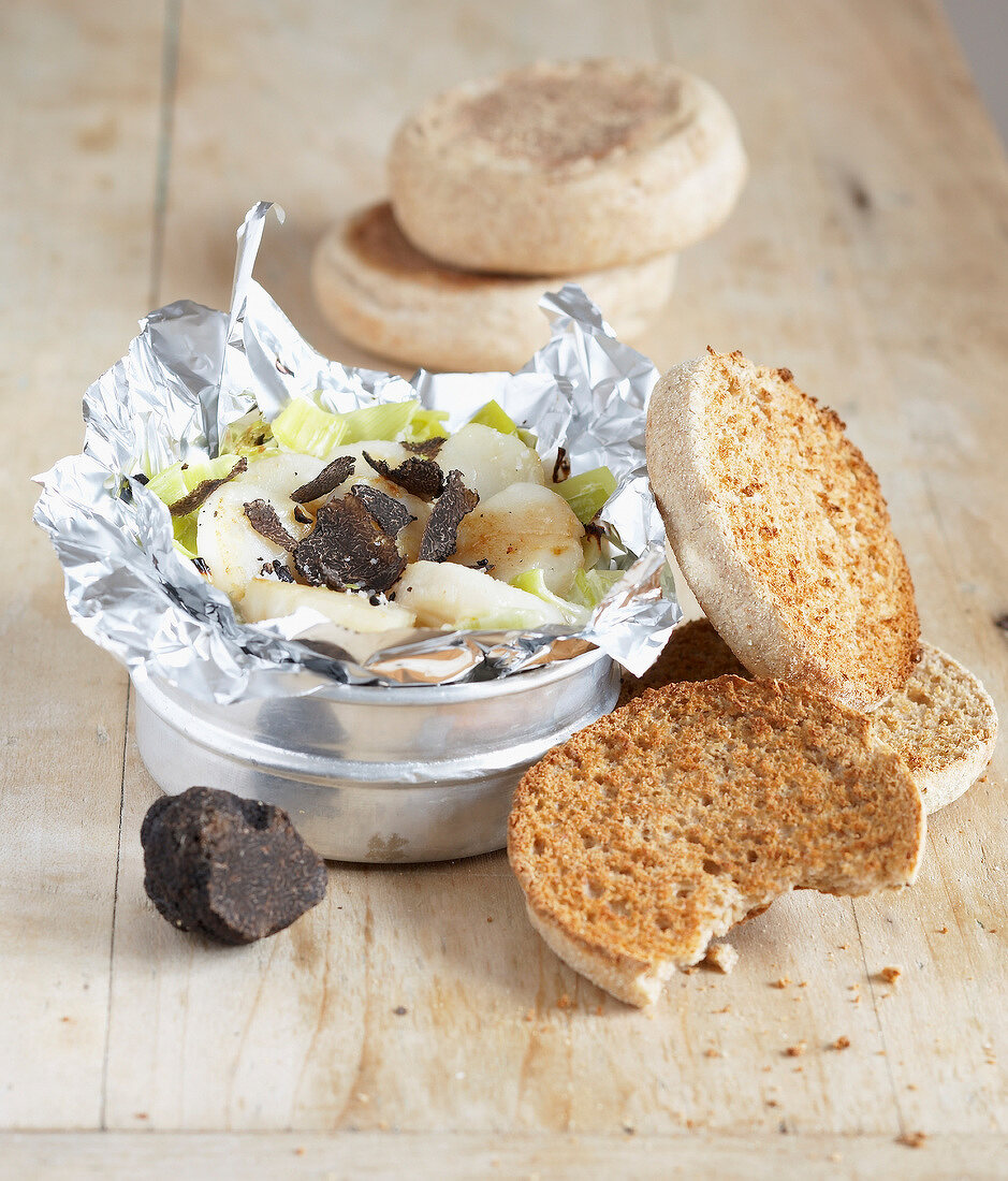 Leek and scallop fondue with thinly sliced truffles,toasted muffins