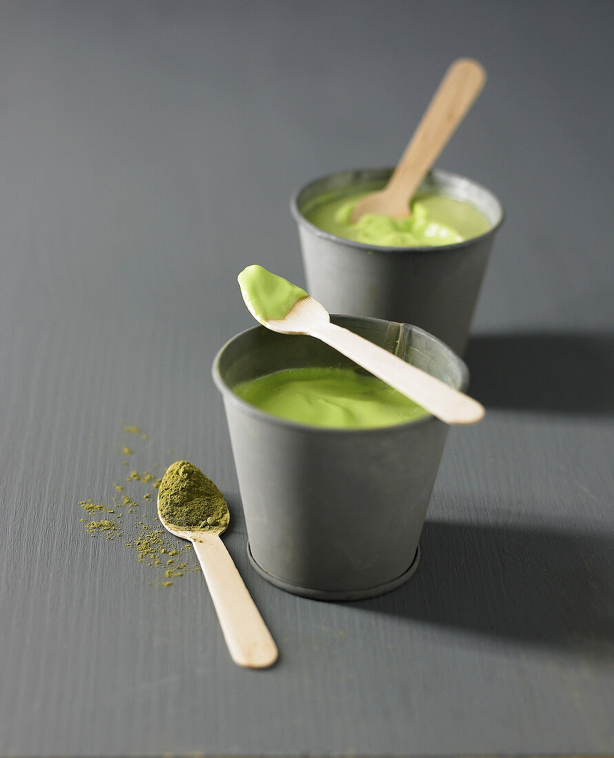Green tea-flavored yoghurts
