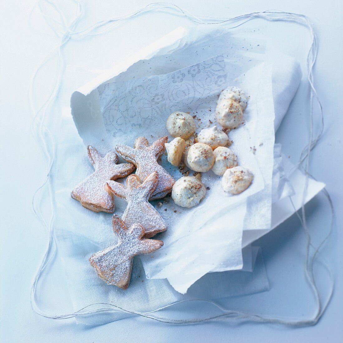 Small hazelnut meringues and angel-shaped cookies