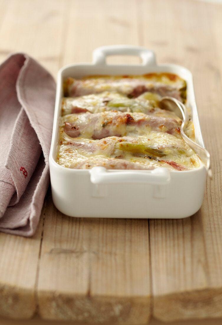 Leek and ham cheese-topped dish