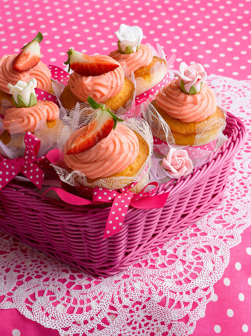 Cupcakes mit Erdbeertopping