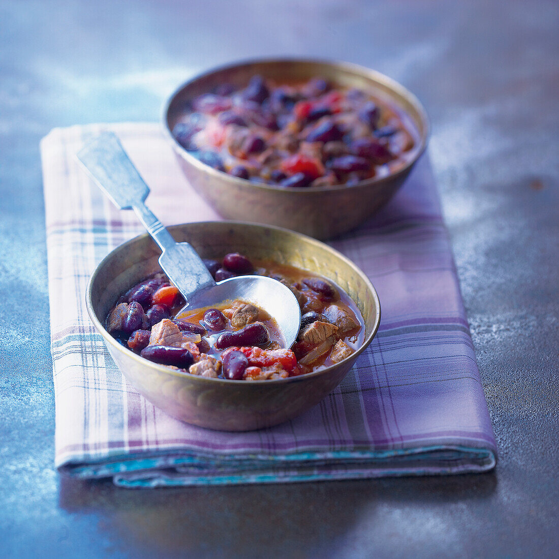 Zwei Schüssel Chili con Carne