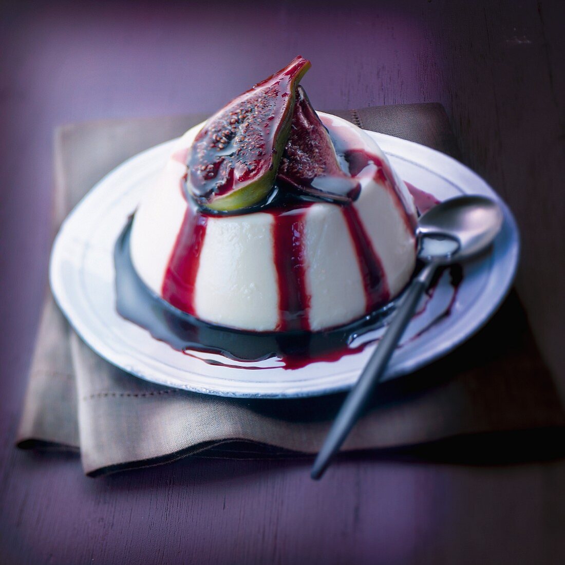 Blancmange with figs stewed in red wine
