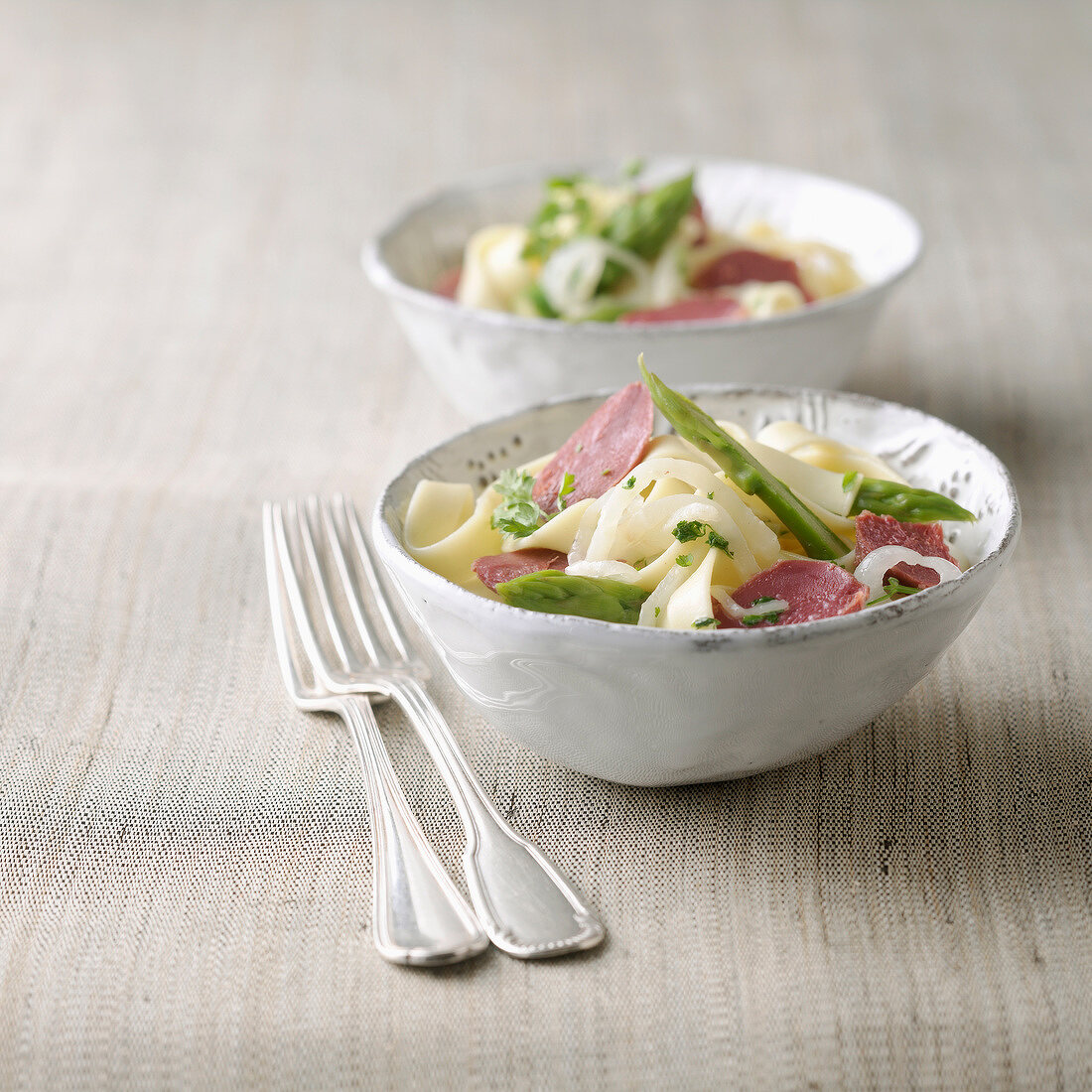 Pasta with gizzards and asparagus