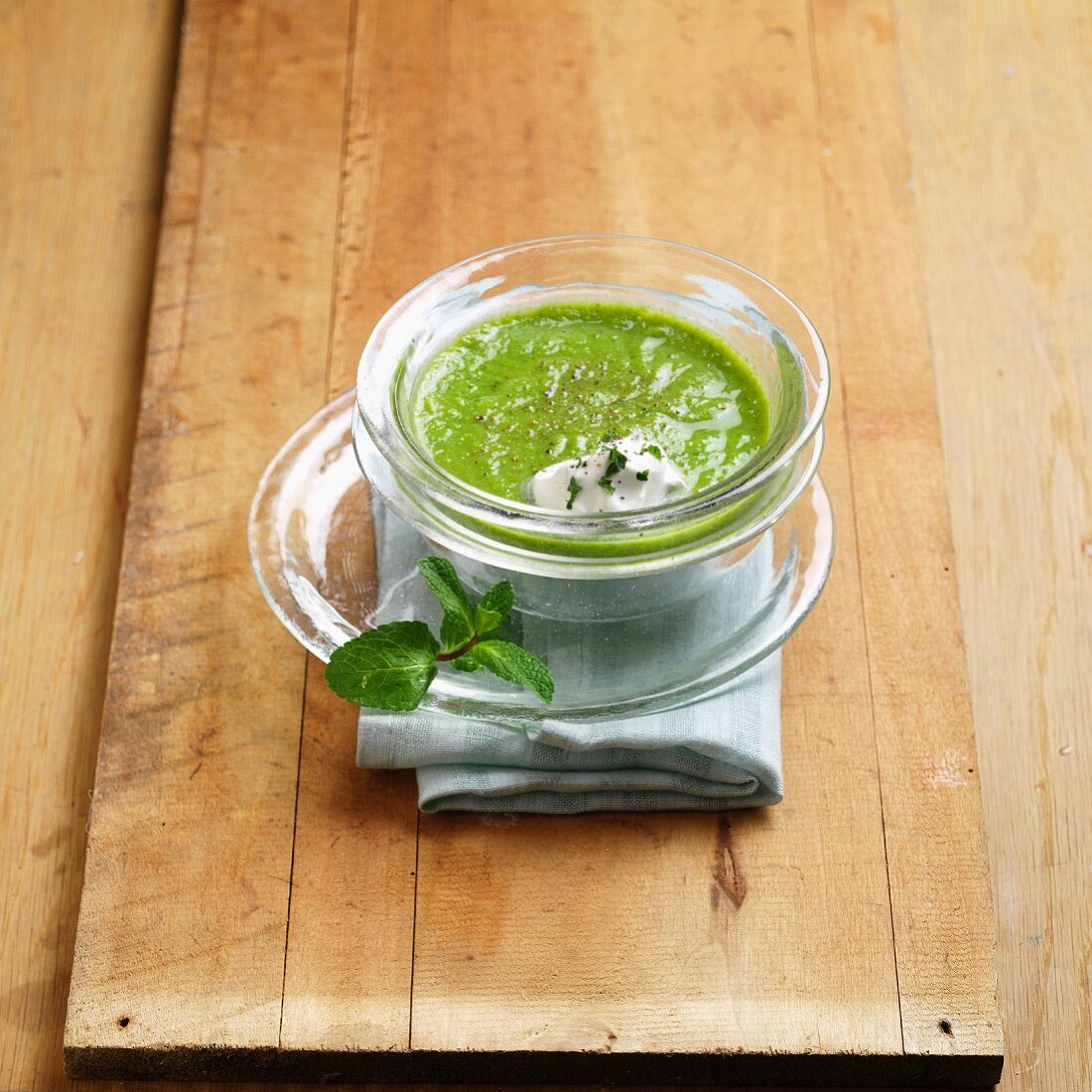 Cream of pea soup with mint