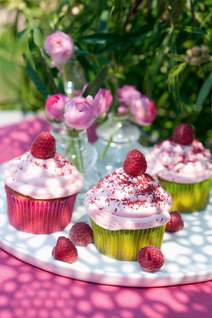 Cupcakes mit Himbeer-Topping