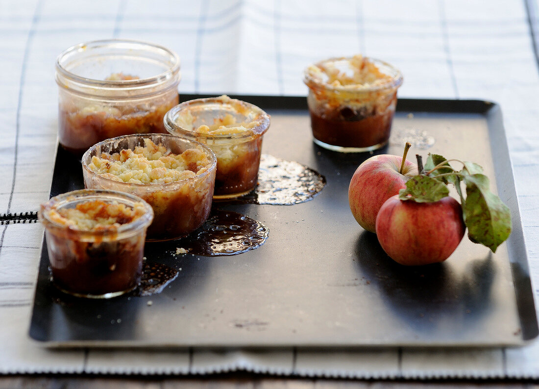 Chocolate-pear crumble