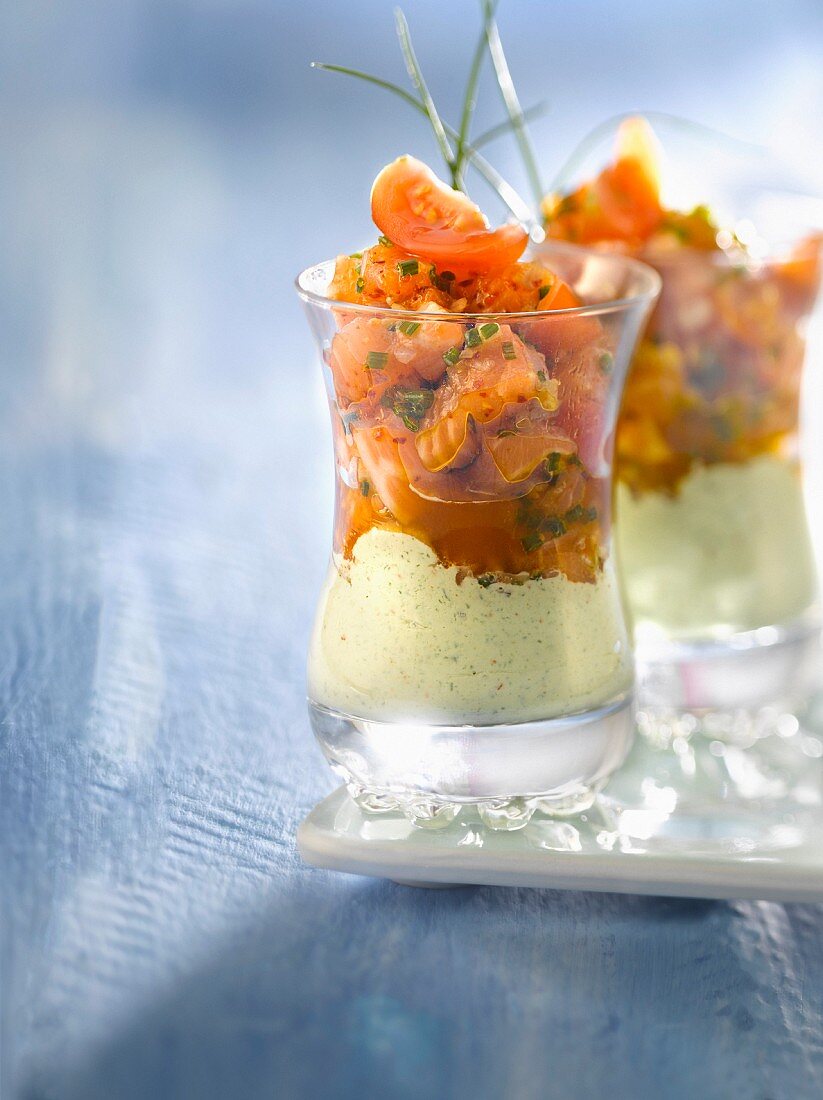 Salmon tartare and rocket lettuce cream Verrine