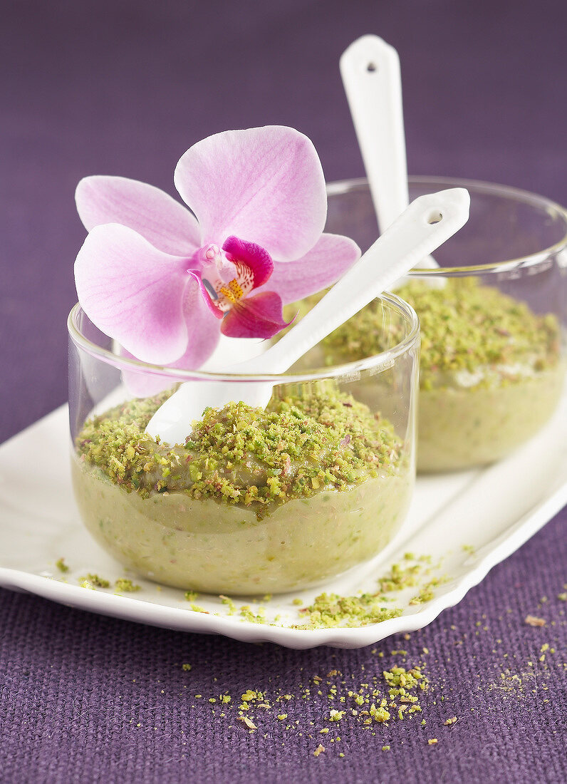 Pistachio cream dessert