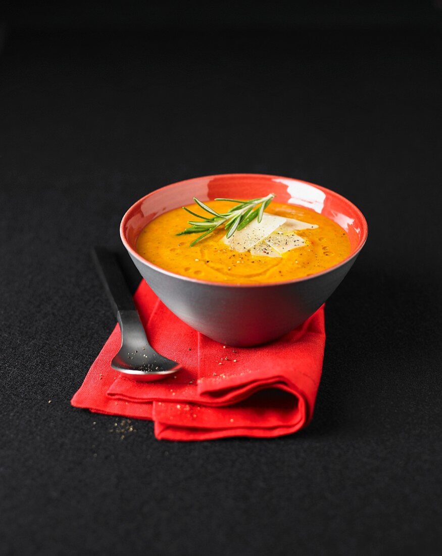 Zucchini-Tomaten-Cremesuppe