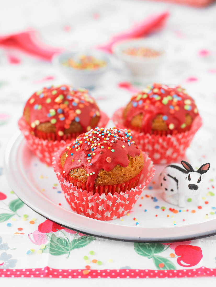 Vanilla-strawberry cupcakes