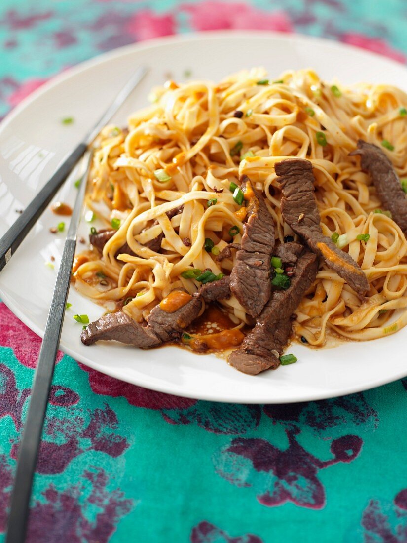 Asian noodles with beef