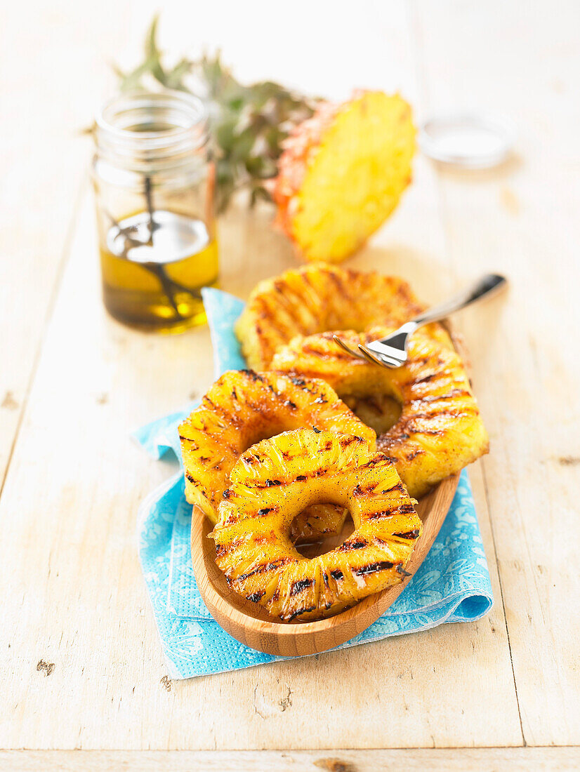 Grilled pineapple with vanilla oil