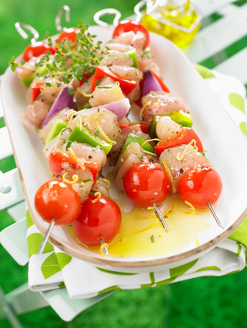 Hähnchenspieße mit Paprika und Kirschtomaten