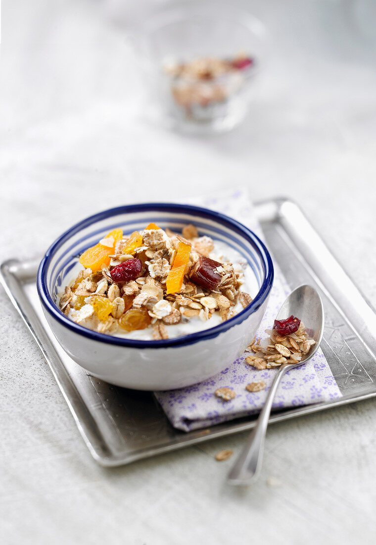 Fromage blanc with muesli and dates
