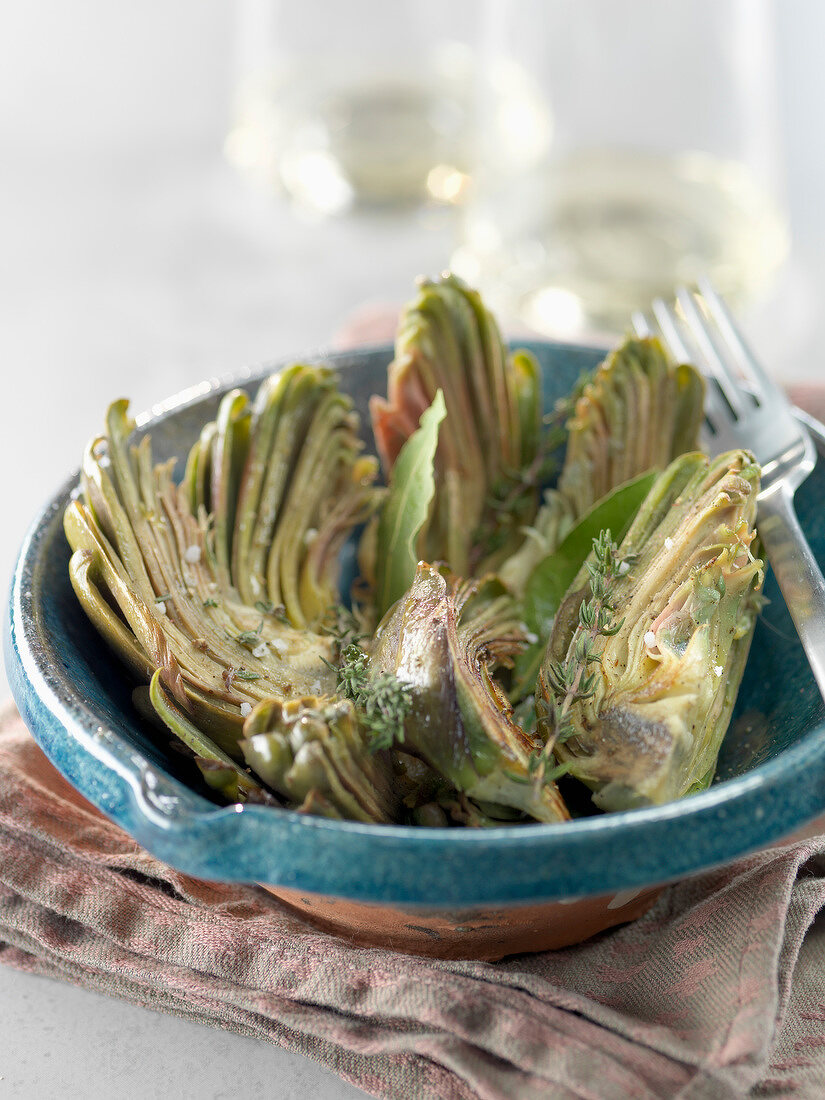 Artichokes with thyme and garlic