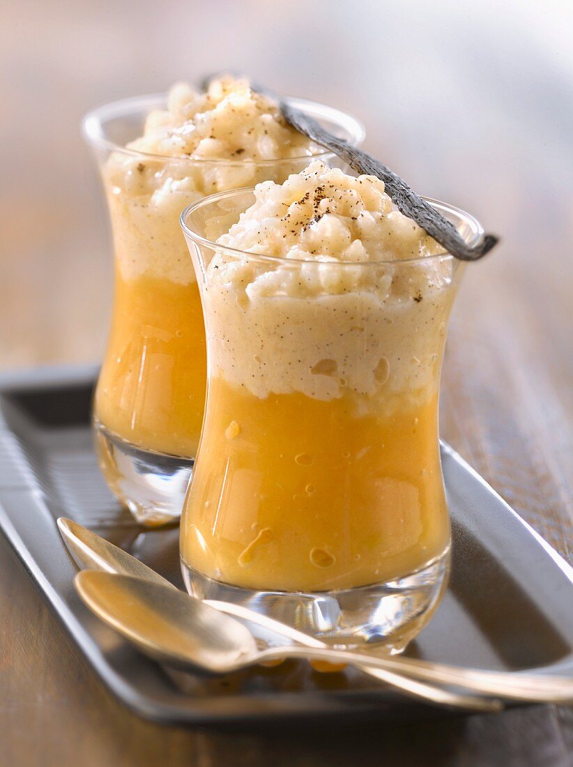 Vanilla-flavored rice pudding with stewed quince