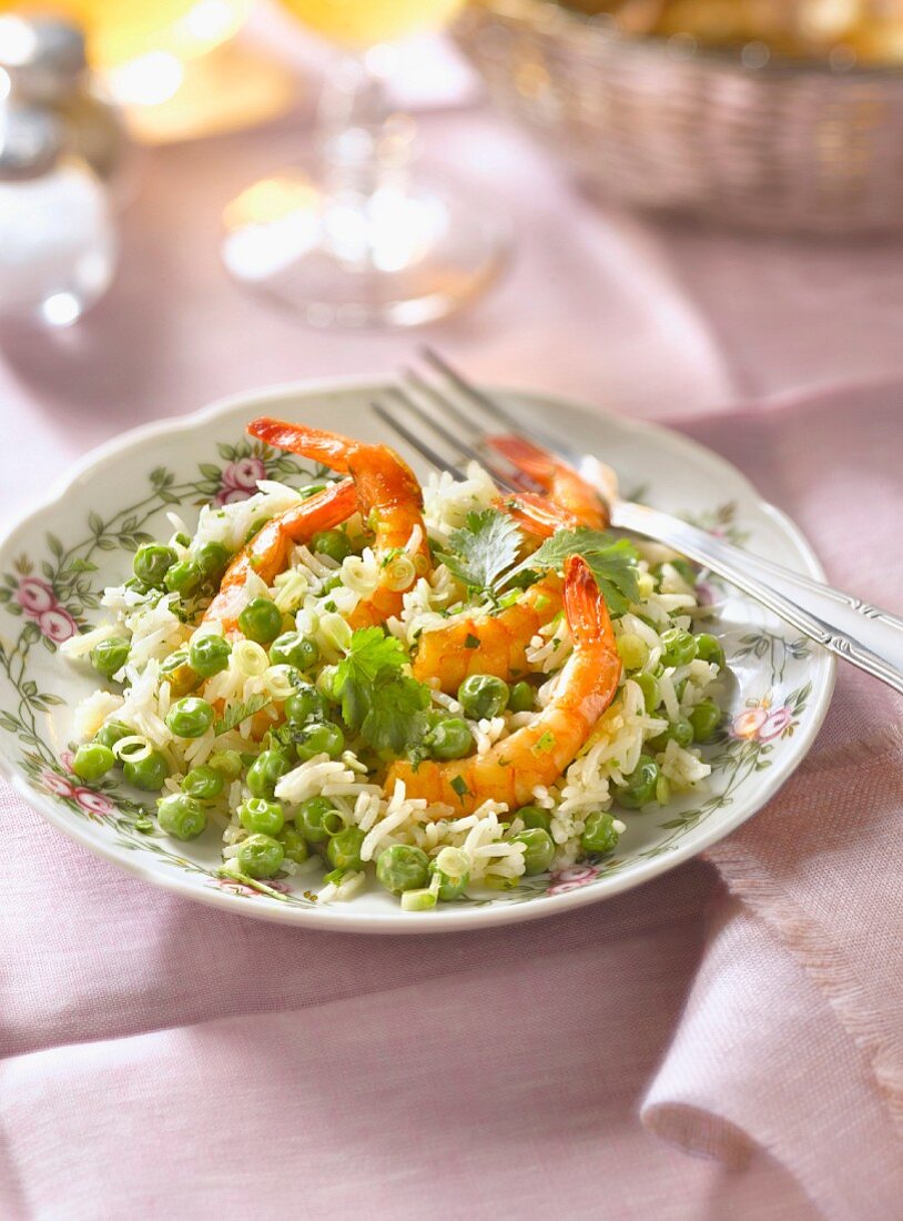 Sauteed rice with shrimps, peas, citronella, green pepper and cilantro