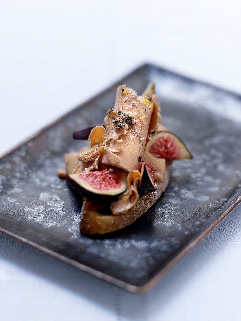 Foie gras and figs on toast