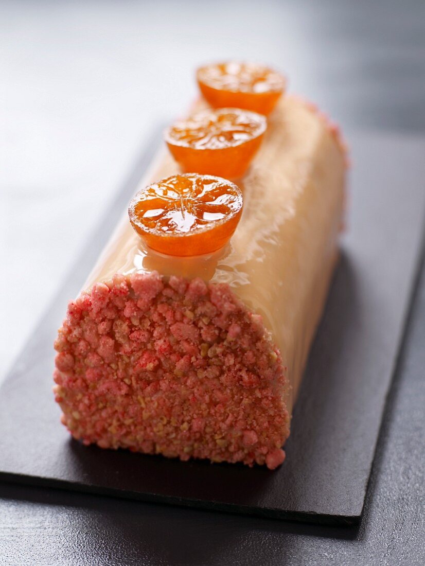 Candied clementine and pink praline fashion log cake