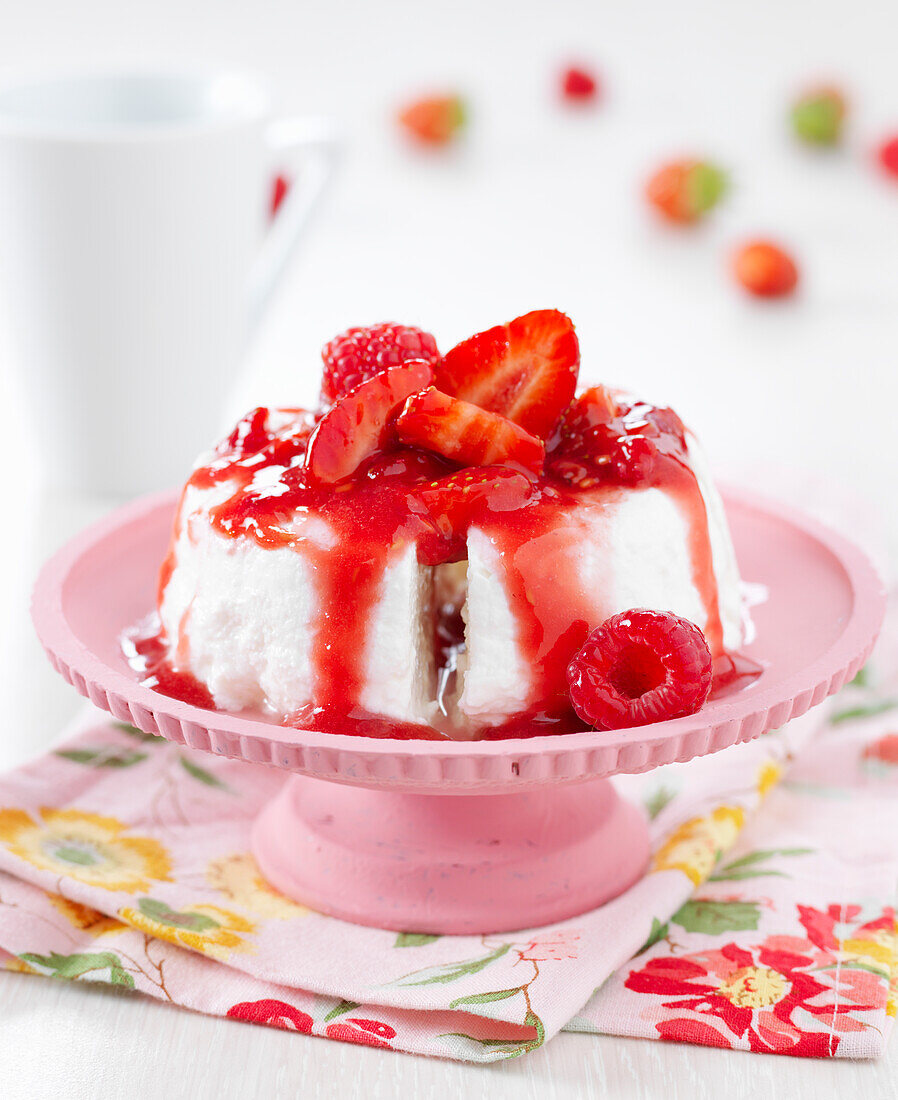 Frischkäsedessert mit Beeren