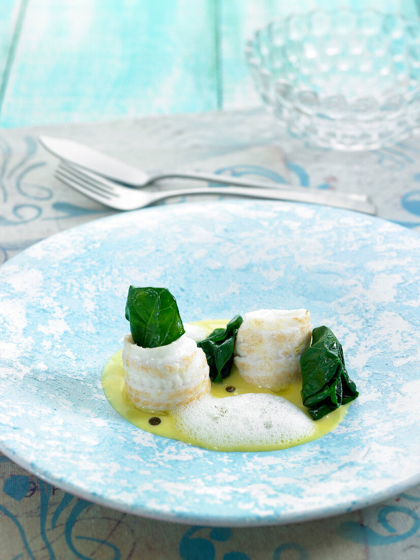 Rolled big sting fish fillets with spinach