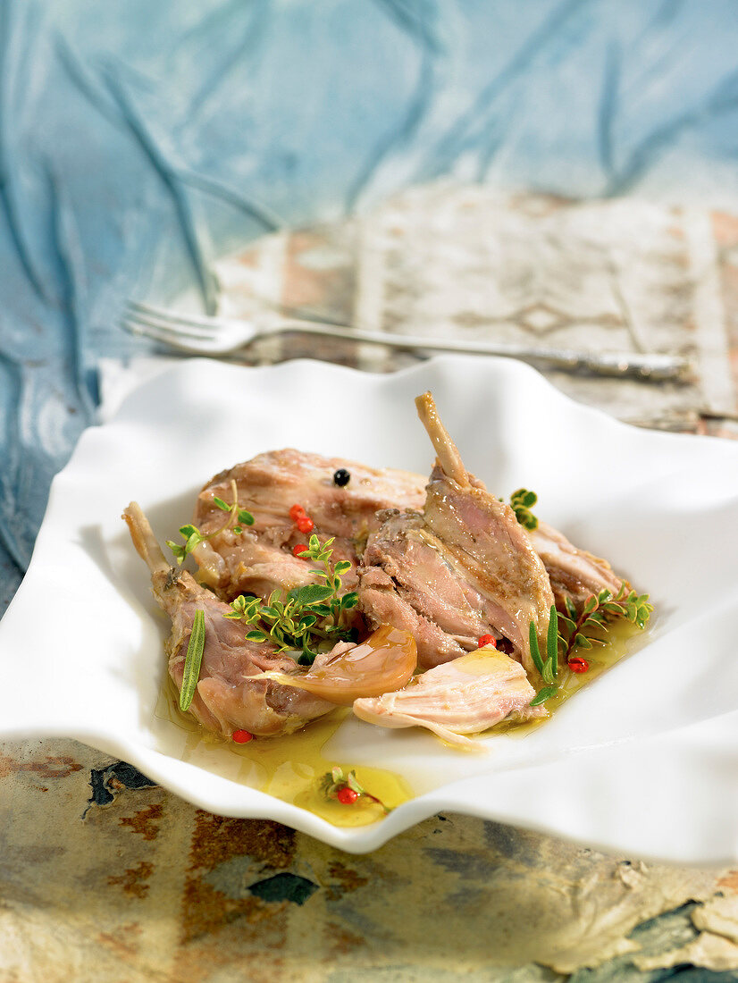Partridge with herbs and garlic