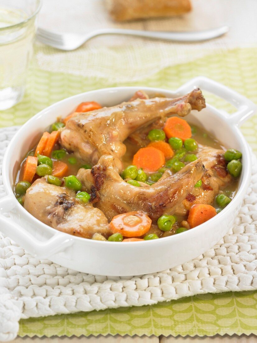 Rabbit in sauce with vegetables