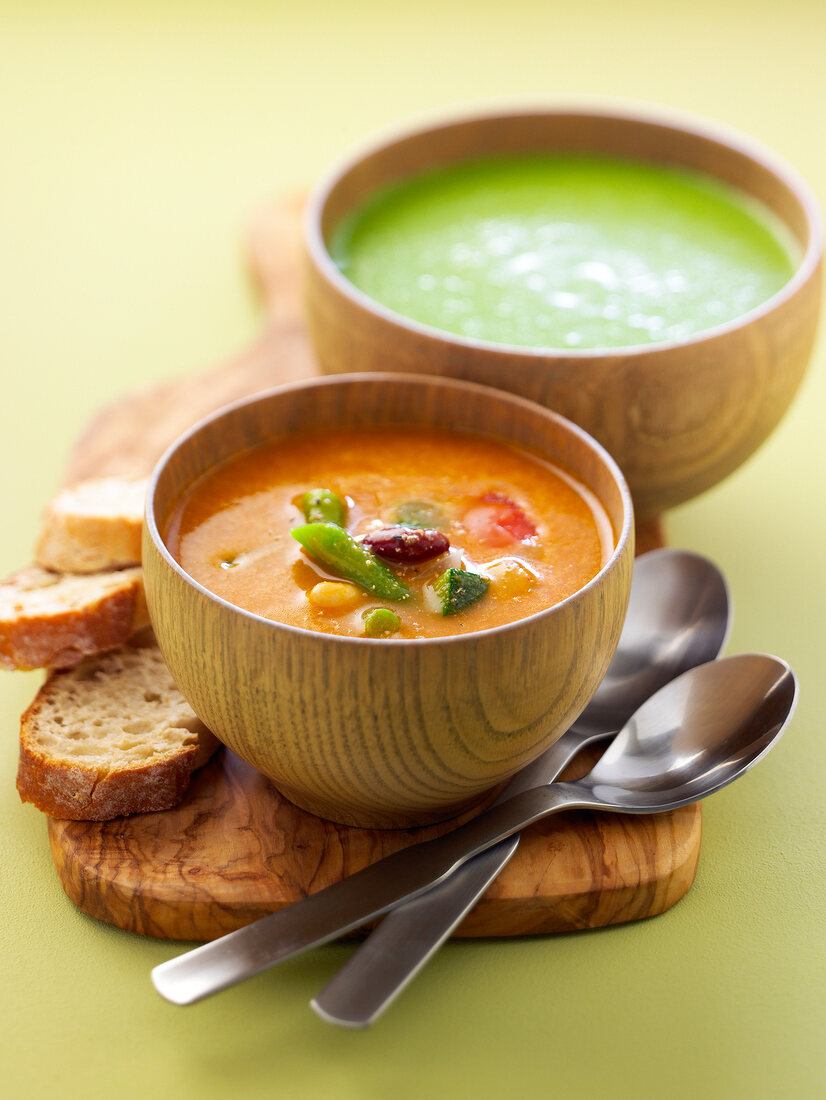 Rote und grüne Suppe
