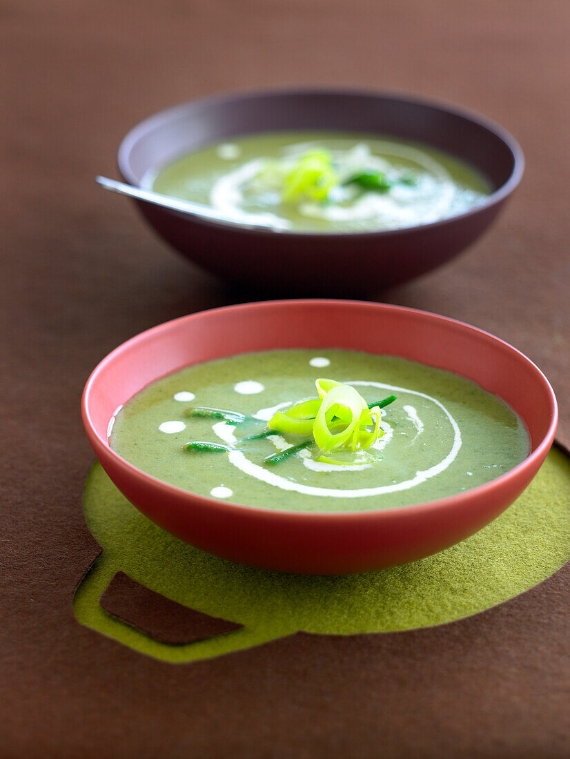 Grüne Gemüsecremesuppe