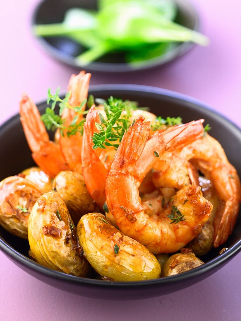 Shrimps and potatoes sauteed with honey