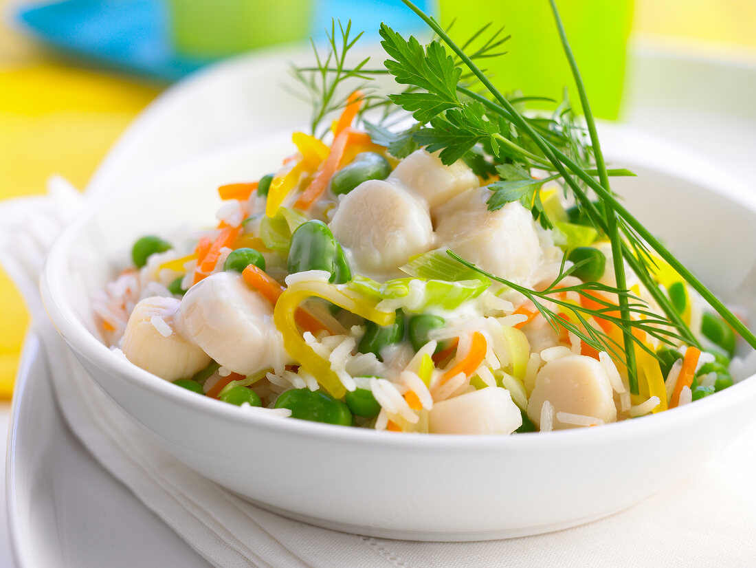 Rice with broad beans,scallops and peppers