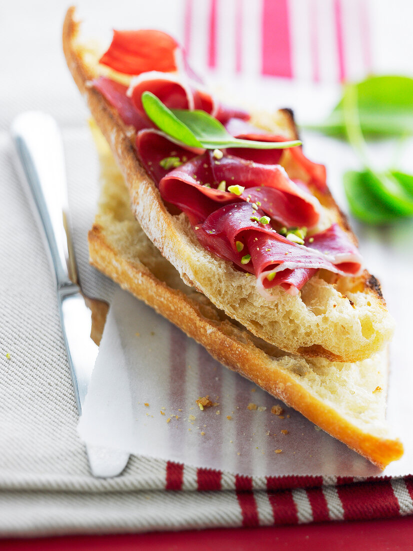 Toast mit geräucherter Entenbrust